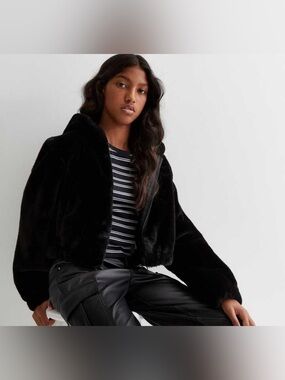 New Look Cropped Faux Fur Hooded Jacket NWT